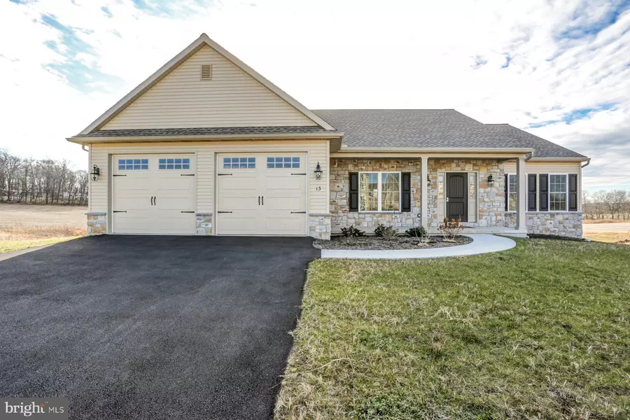 13 STONEYBROOK LN, Elizabethtown, PA 17022