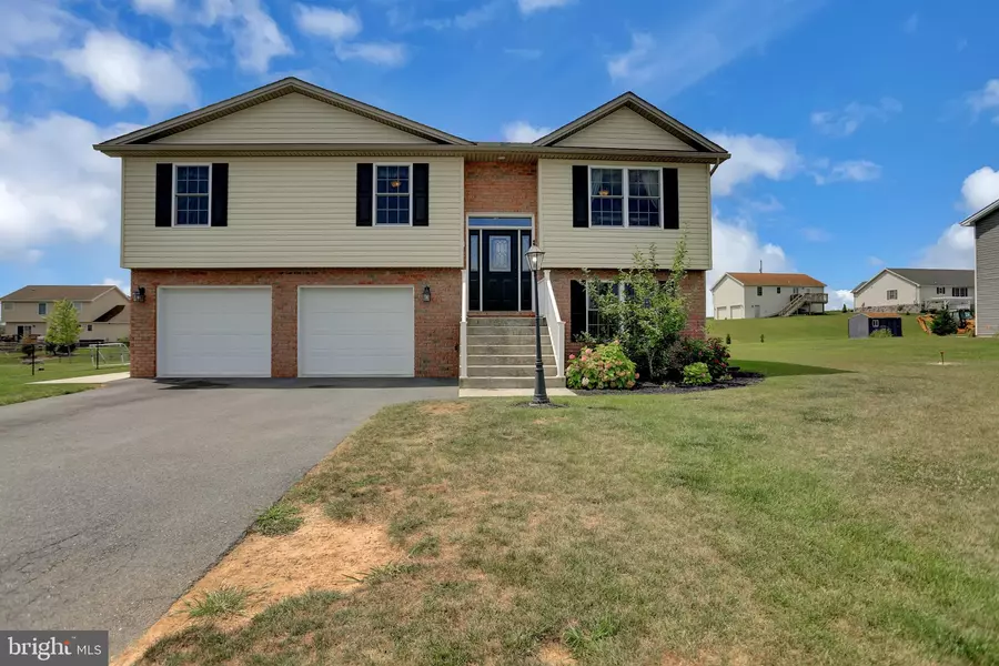 61 NOBLE DR, Shippensburg, PA 17257