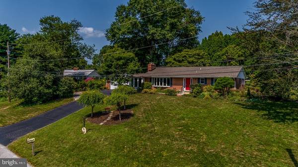 9 CREST DR, Hockessin, DE 19707