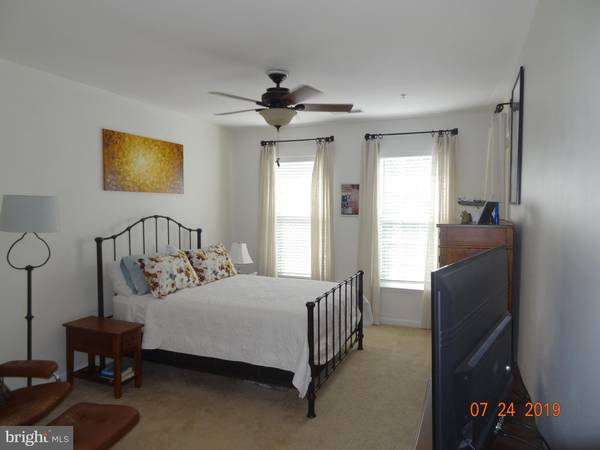 Manassas Park, VA 20111,9722 HOLMES PL #402