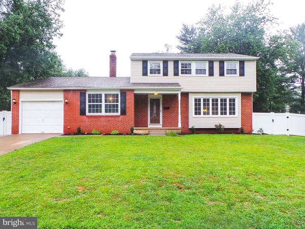 4 MULBERRY RD, Blackwood, NJ 08012