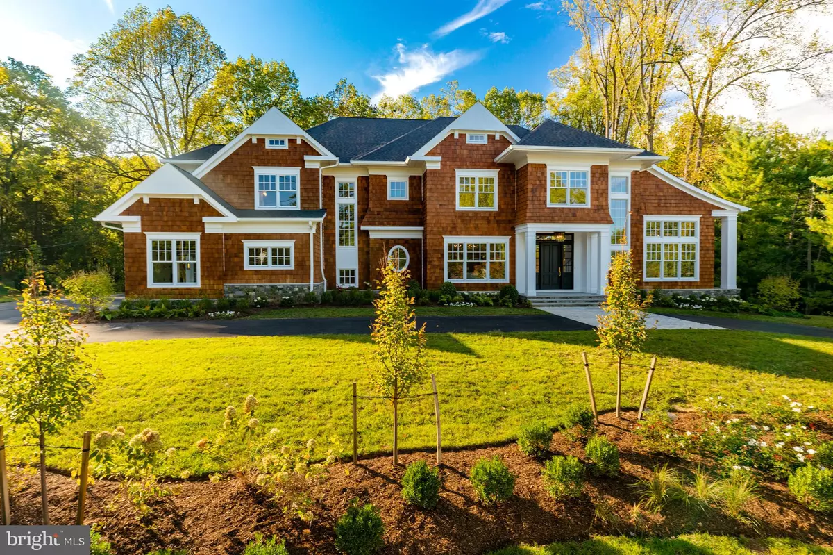 Mclean, VA 22101,1114 SAVILE LN