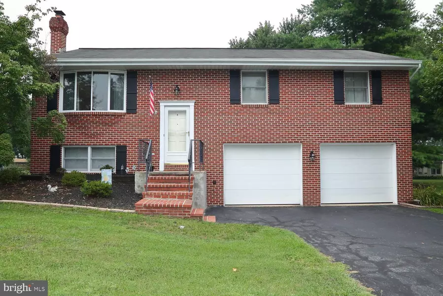 498 CHARTER LN, Mount Joy, PA 17552