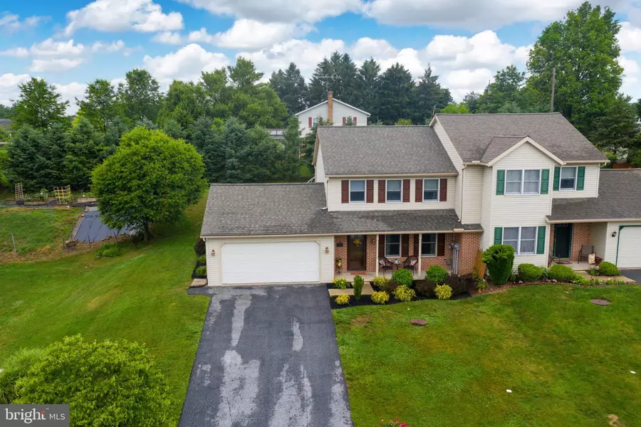 6 EDGEWOOD DR, Lititz, PA 17543