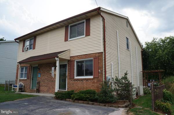 909 BAER AVE, Hanover, PA 17331