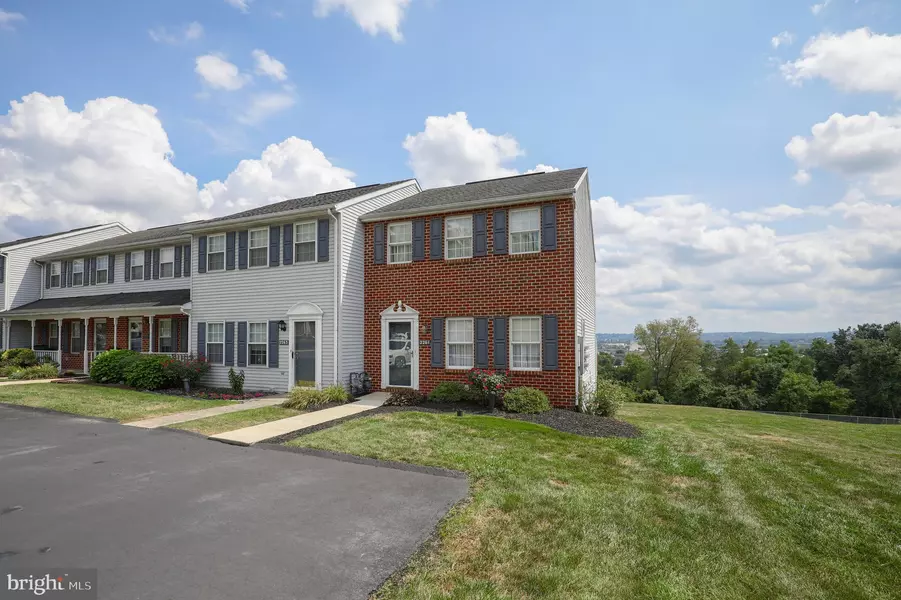 2261 NORTH POINT DR, York, PA 17406