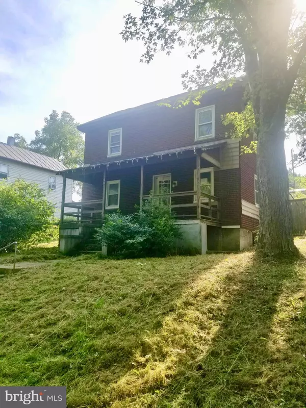 99 JAMES ST, Berkeley Springs, WV 25411