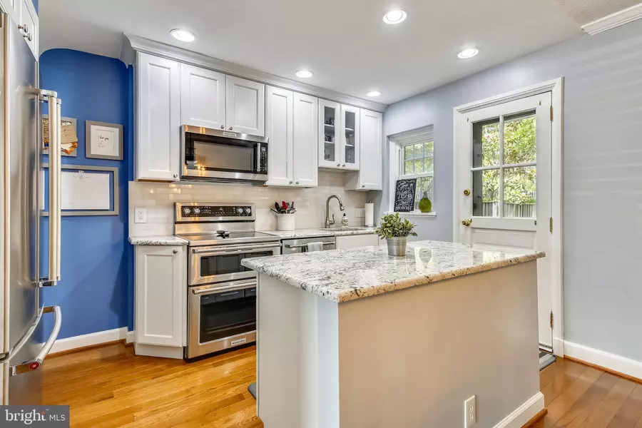 3039 S BUCHANAN ST, Arlington, VA 22206