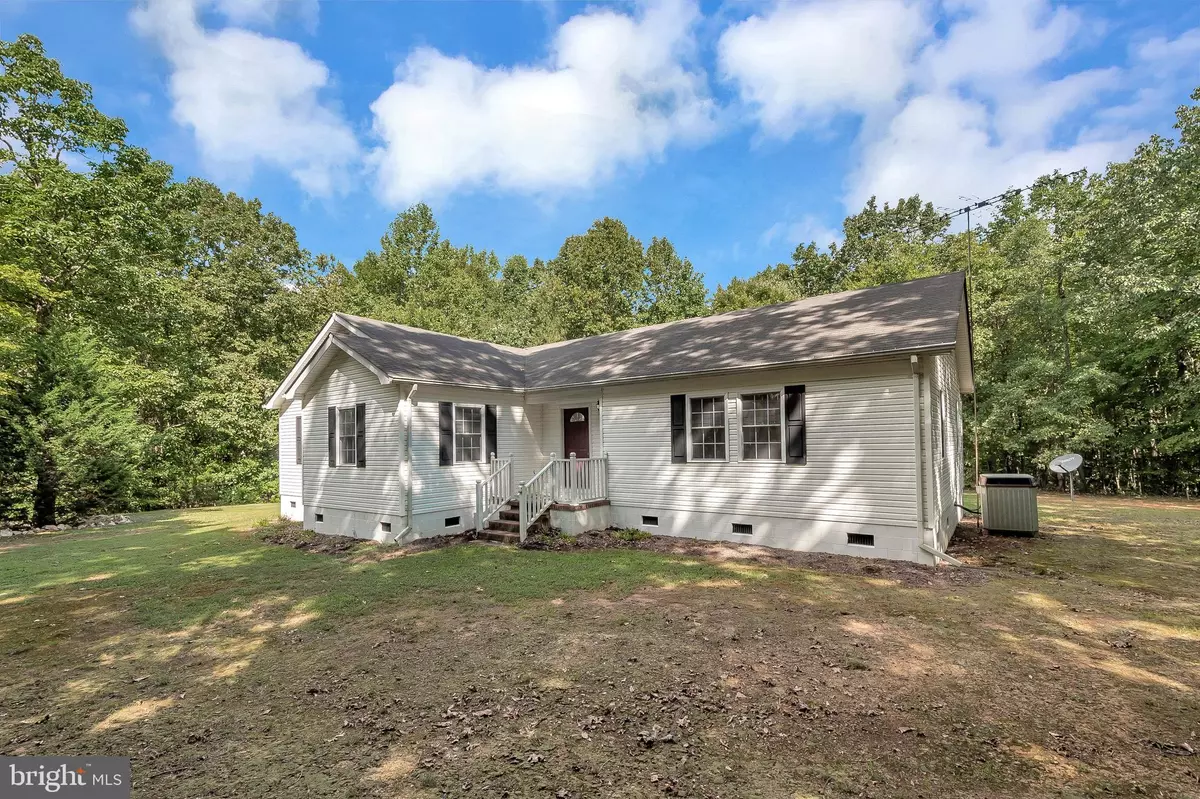 Louisa, VA 23093,814 LAKESIDE DR