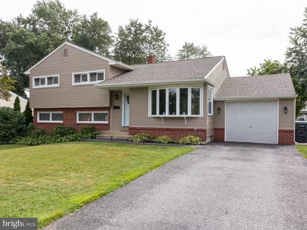 19 N AVON DR, Claymont, DE 19703