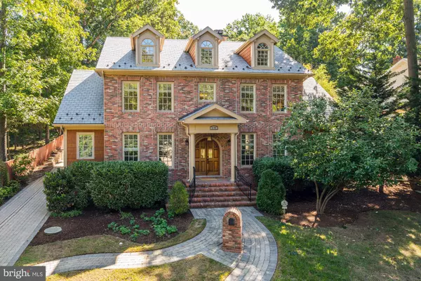 3107 RUSSELL RD, Alexandria, VA 22305