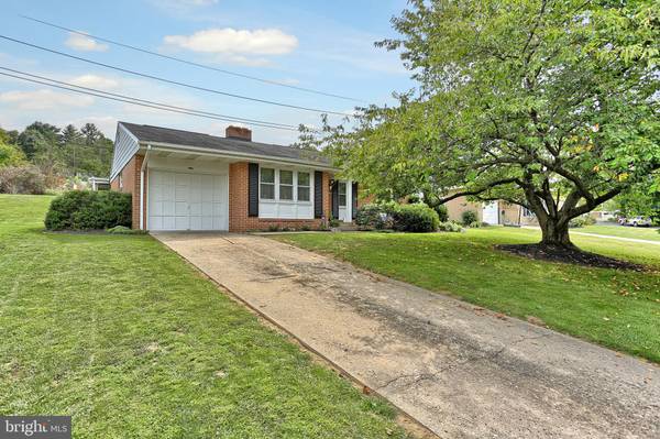 710 HILLCREST RD, York, PA 17403