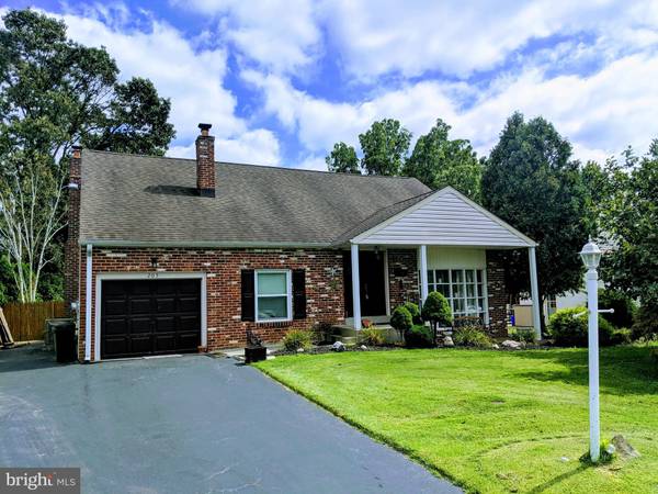 205 OAKWYNNE RD, Broomall, PA 19008