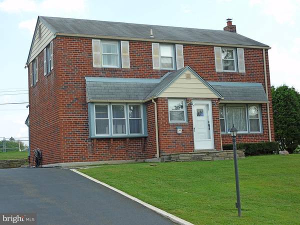 1002 COOKE LN, Norristown, PA 19401