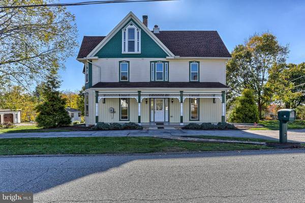 32 W PENNSYLVANIA AVE, Stewartstown, PA 17363