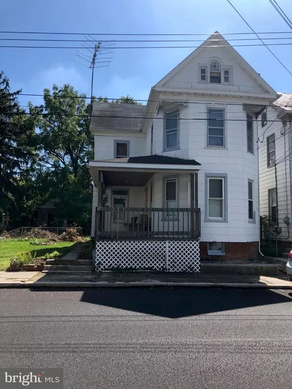 227 W CHESTNUT ST, Hanover, PA 17331