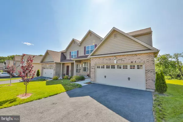 9672 CRESCENT LN, Breinigsville, PA 18031