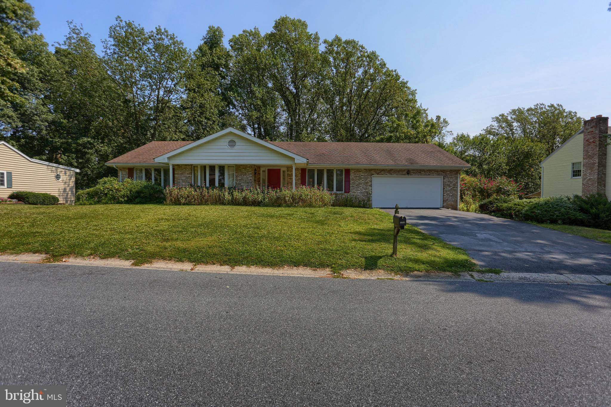 2958 KINGS LN, Lancaster, PA 17601