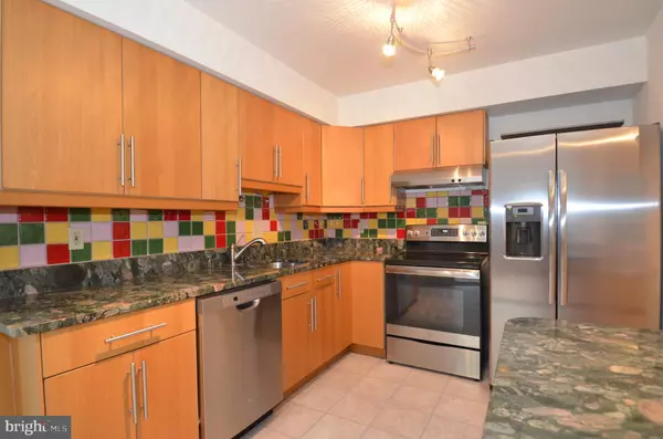 Alexandria, VA 22315,6123 SUMMER PARK LN