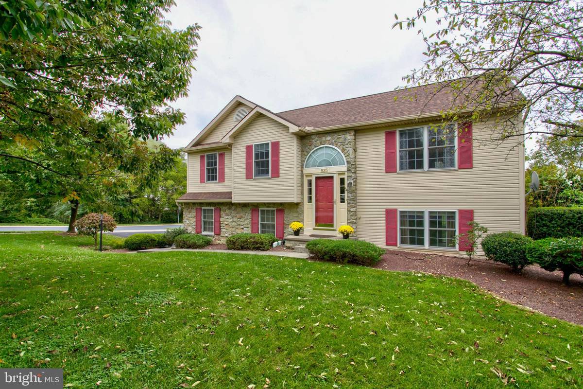 Manheim, PA 17545,523 MEADOWLARK LN