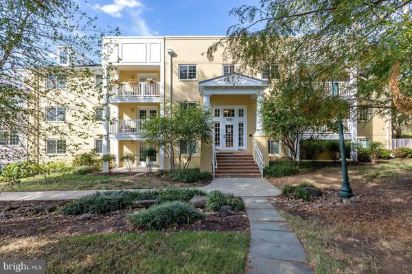 Arlington, VA 22204,4141 S FOUR MILE RUN DR #402