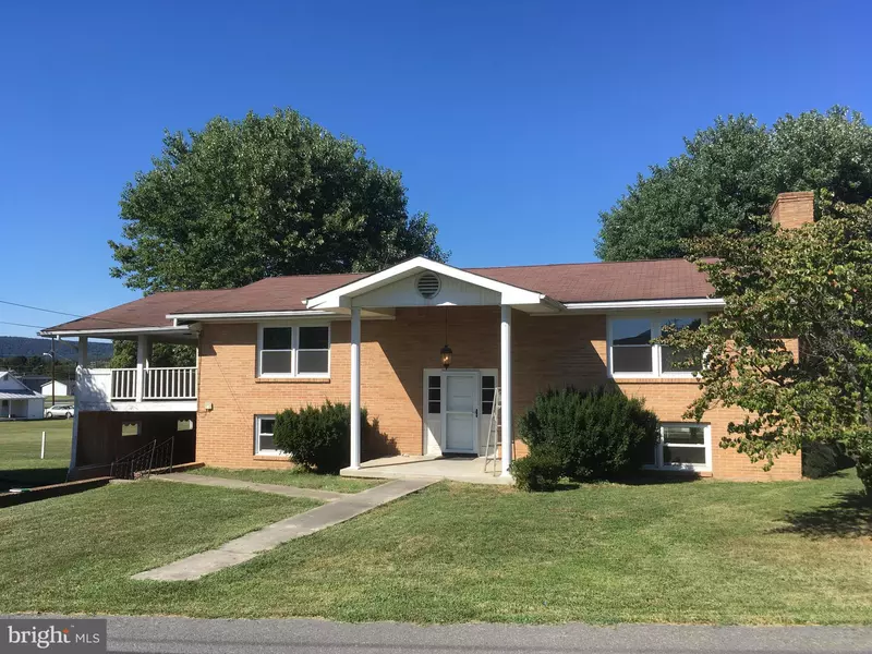 208 EISENHOWER, Moorefield, WV 26836