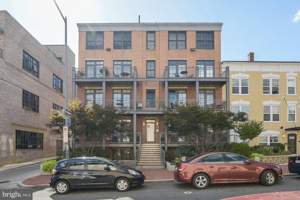 Washington, DC 20009,2412 17TH ST NW #405