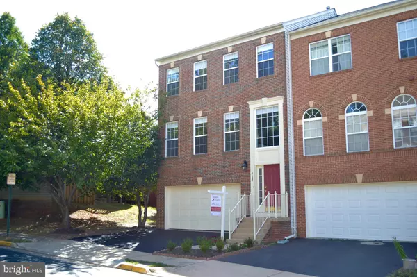 4122 BROOKGREEN DR, Fairfax, VA 22033