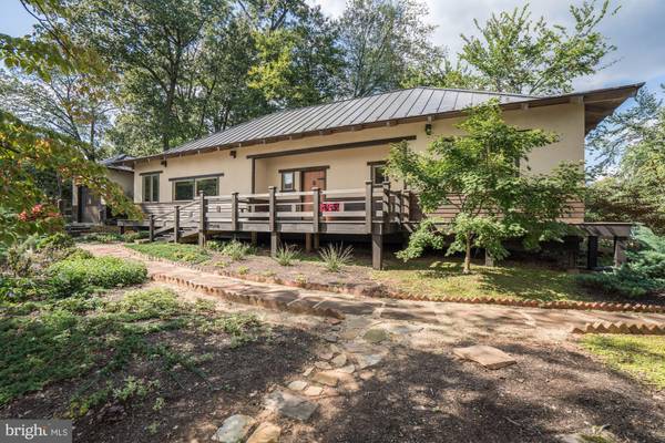 Oakton, VA 22124,10118 PINE ST