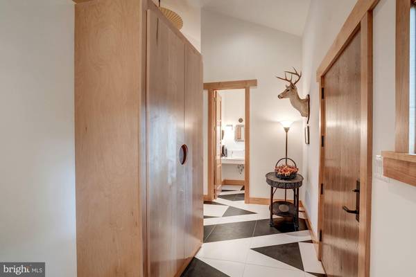 Oakton, VA 22124,10118 PINE ST