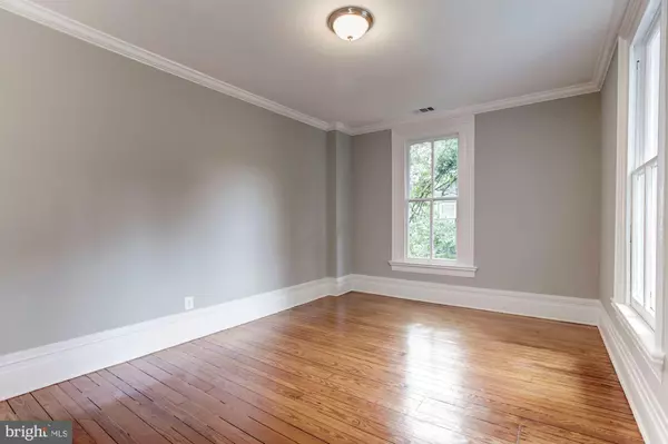 Rockville, MD 20850,212 W MONTGOMERY AVE