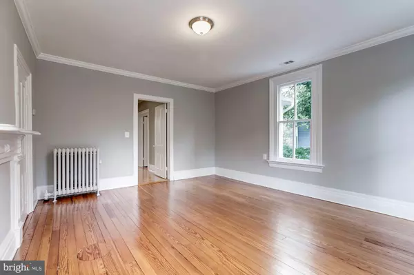 Rockville, MD 20850,212 W MONTGOMERY AVE