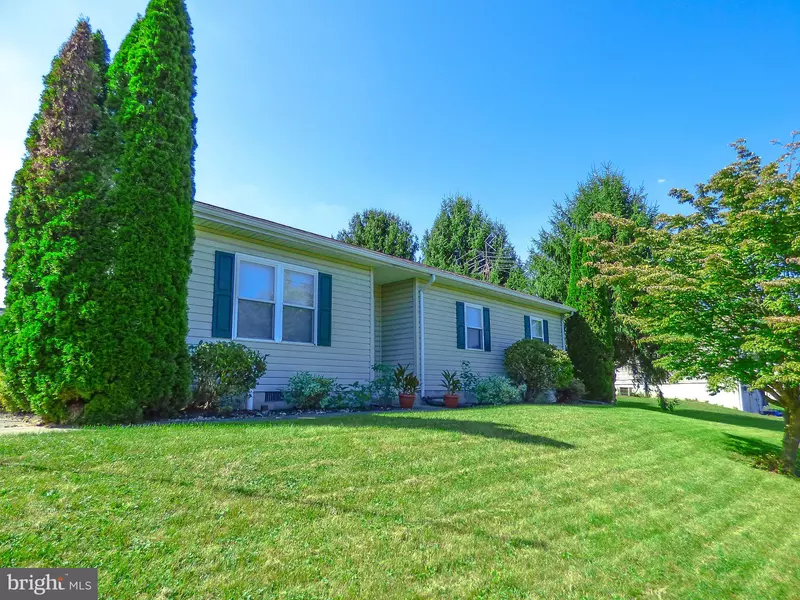 11 ORIOLE CIR, Felton, PA 17322