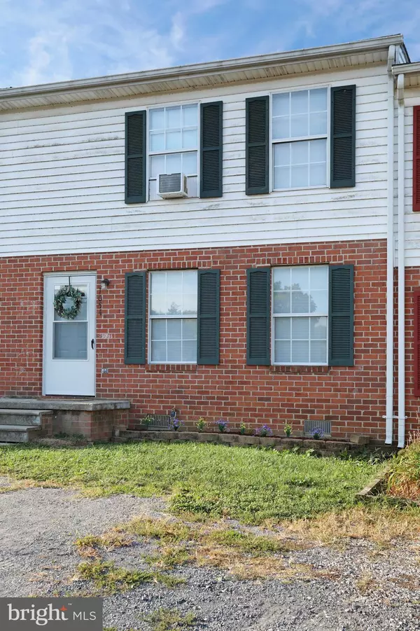 1054 JACKSON ST, Strasburg, VA 22657