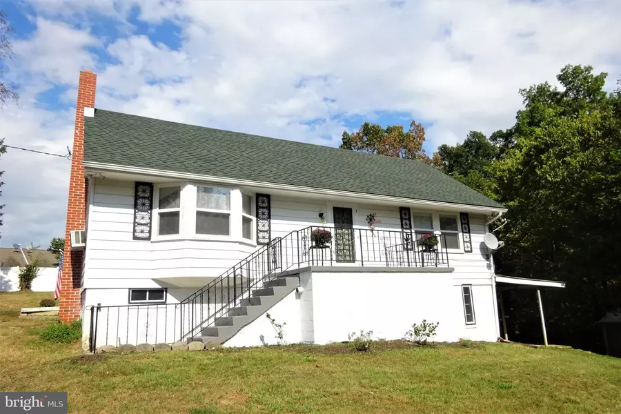 560 CLEVELAND AVE, Waynesboro, PA 17268