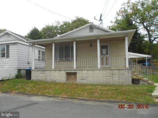 18 LOWER BEECHWOOD AVE, Pottsville, PA 17901