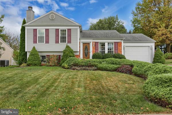 81 HONEYSUCKLE DR, Mechanicsburg, PA 17050