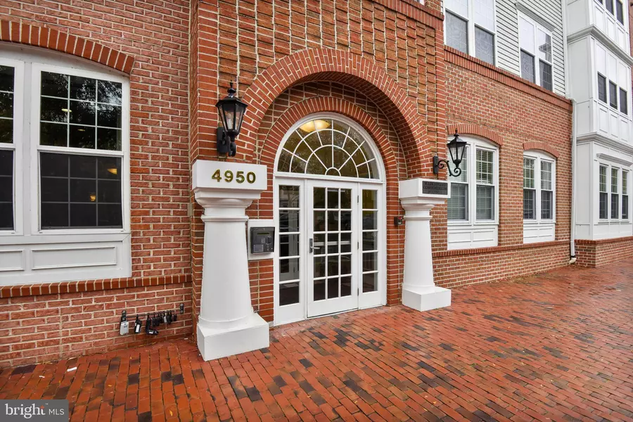 4950 BRENMAN PARK DR #207, Alexandria, VA 22304