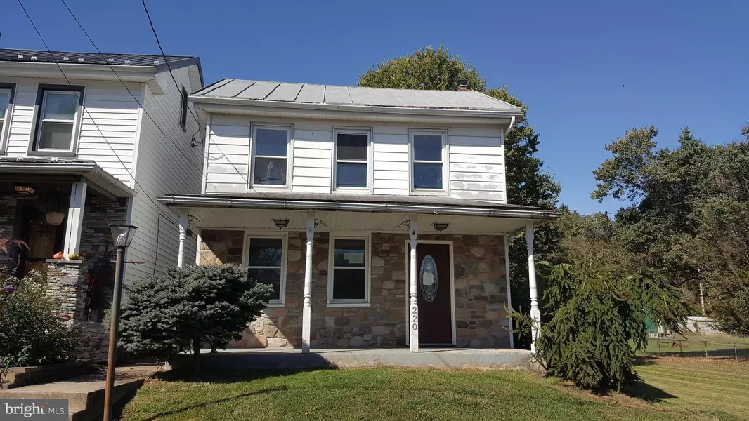 220 S YORK ST, Etters, PA 17319