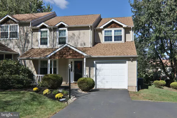 28 TREE BARK LN, Holland, PA 18966