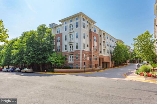 9480 VIRGINIA CENTER BLVD #101, Vienna, VA 22181