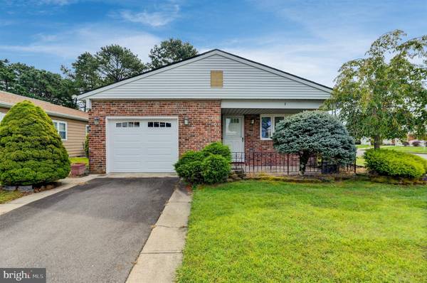 1 ELMSWELL CT, Toms River, NJ 08757