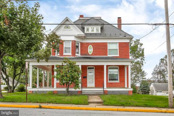 4 N MAIN ST, Jacobus, PA 17407