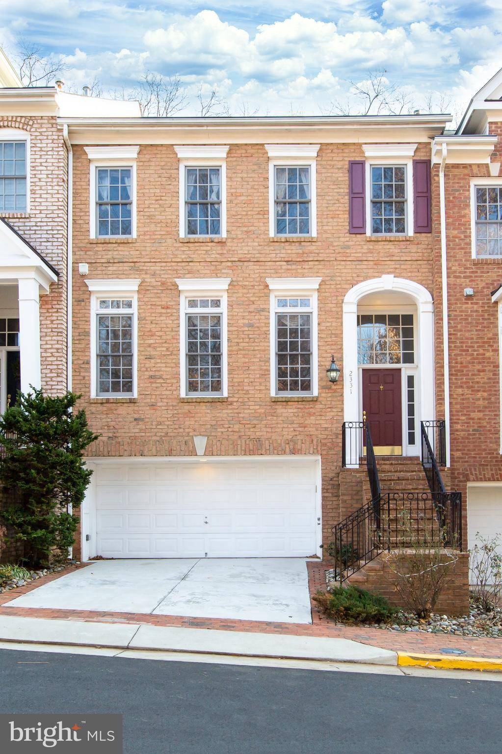 Vienna, VA 22182,2331 SAWTOOTH OAK CT