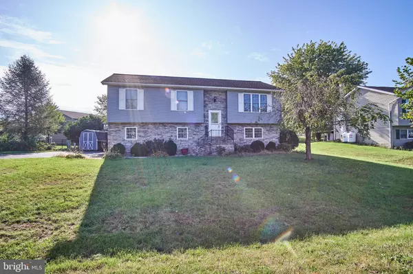 1054 CELESTE DR, Shippensburg, PA 17257