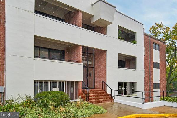 4360 LEE HWY #303, Arlington, VA 22207