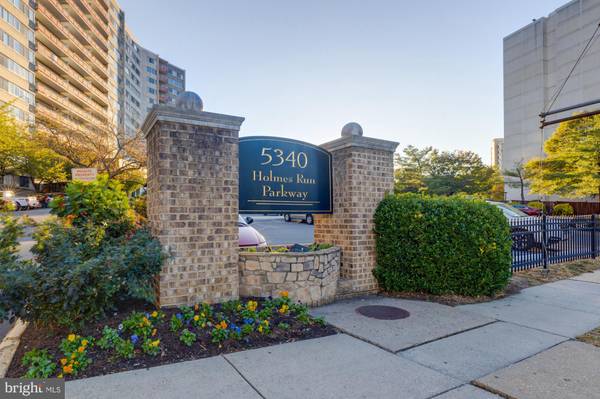 5340 HOLMES RUN PKWY #218, Alexandria, VA 22304