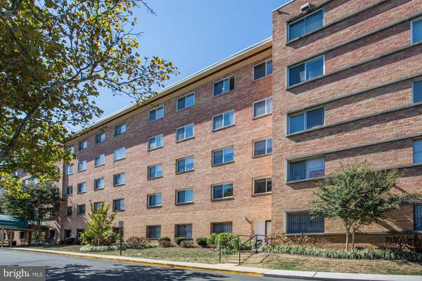 750 S DICKERSON ST #208, Arlington, VA 22204