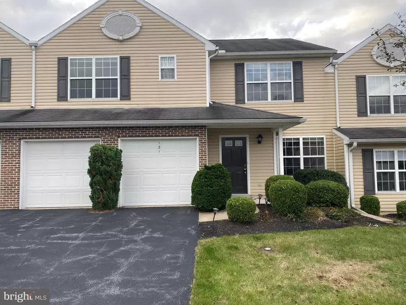 121 MERLIN DR, Hummelstown, PA 17036