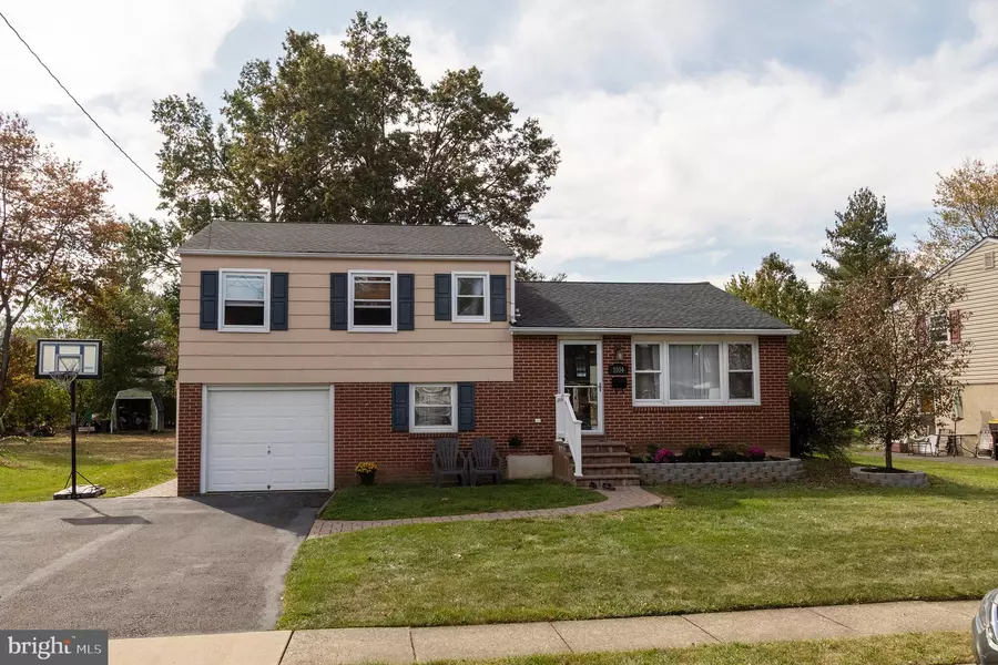 1104 EMERALD AVE, Lansdale, PA 19446